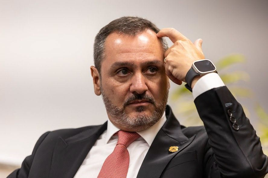 MPF investiga diretor-geral da PF por suspeita de divulgação de informações sigilosas sobre operação do INSS